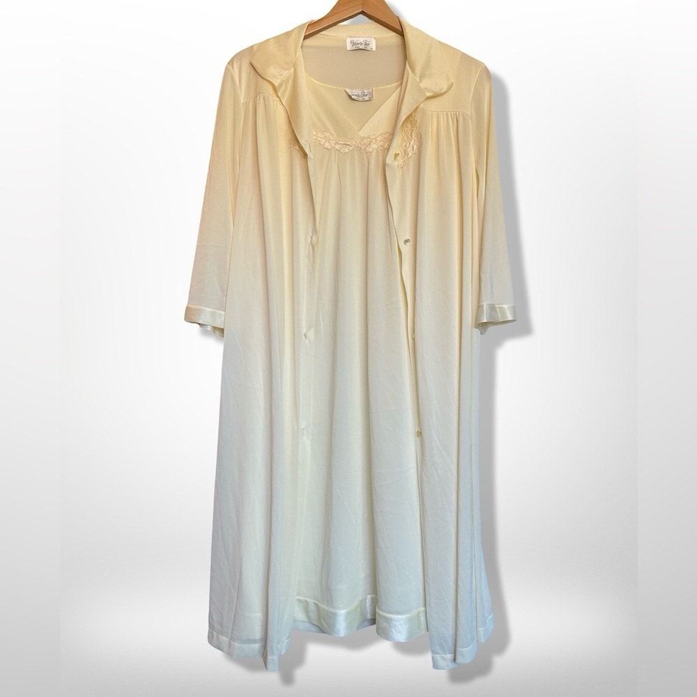 Vanity Fair Egg Shell yellow Chemise slip with Delicate Lace